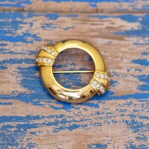 Vintage Victorian Ring Clear Rhinestones Gold Tone Brooch by Avon - L31